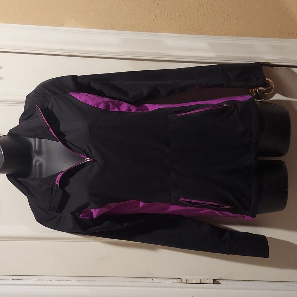 Lucy running top Long sleeve black 🖤 and purple 💜
